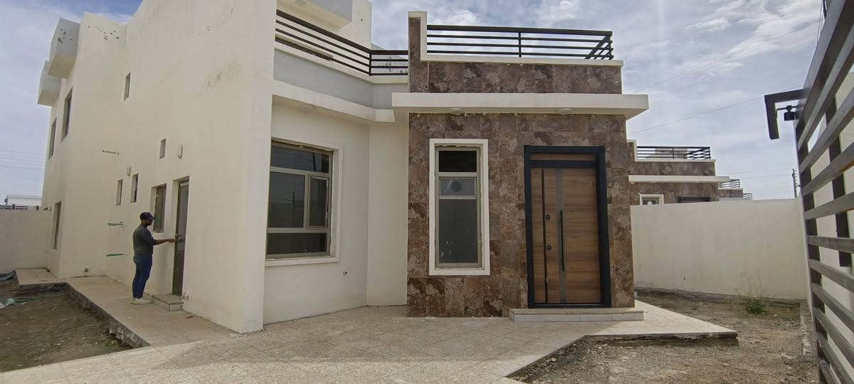 🏡 للبيع بيت طابق ونصف في مجمع الماسة السكني 🏡

فرصة مميزة للسكن في موقع ممتاز وخدمات متكاملة ✨

📍 الموقع: طريق فلوجة – بغداد الدولي
📍 مجاور جامعة السراج وعلى السريع مباشرة

📐 المساحة: 250 متر
🛏️ عدد الغرف: 3 غرف نوم
🛋️ البيت كامل مكمل – خدمات فول مفول
🚿 تشطيب جاهز للسكن وتصميم مريح
🚗 موقع ممتاز وسهل الوصول

💰 السعر: 160 مليون
🔹 قابل للتفاوض

🌟 مميزات المجمع:
✔️ مجمع متكامل كافة الخدمات
✔️ كهرباء وماء مستمرة
✔️ شوارع مبلطة وإنارة
✔️ أمن وحراسة
✔️ مناطق خضراء وخدمات يومية
✔️ قريب من الجامعات والطرق الرئيسية

📲 واتساب: ***********
📞 اتصال: ***********

📩 للاستفسار والمعلومات أكثر يرجى التواصل على الأرقام أعلاه
