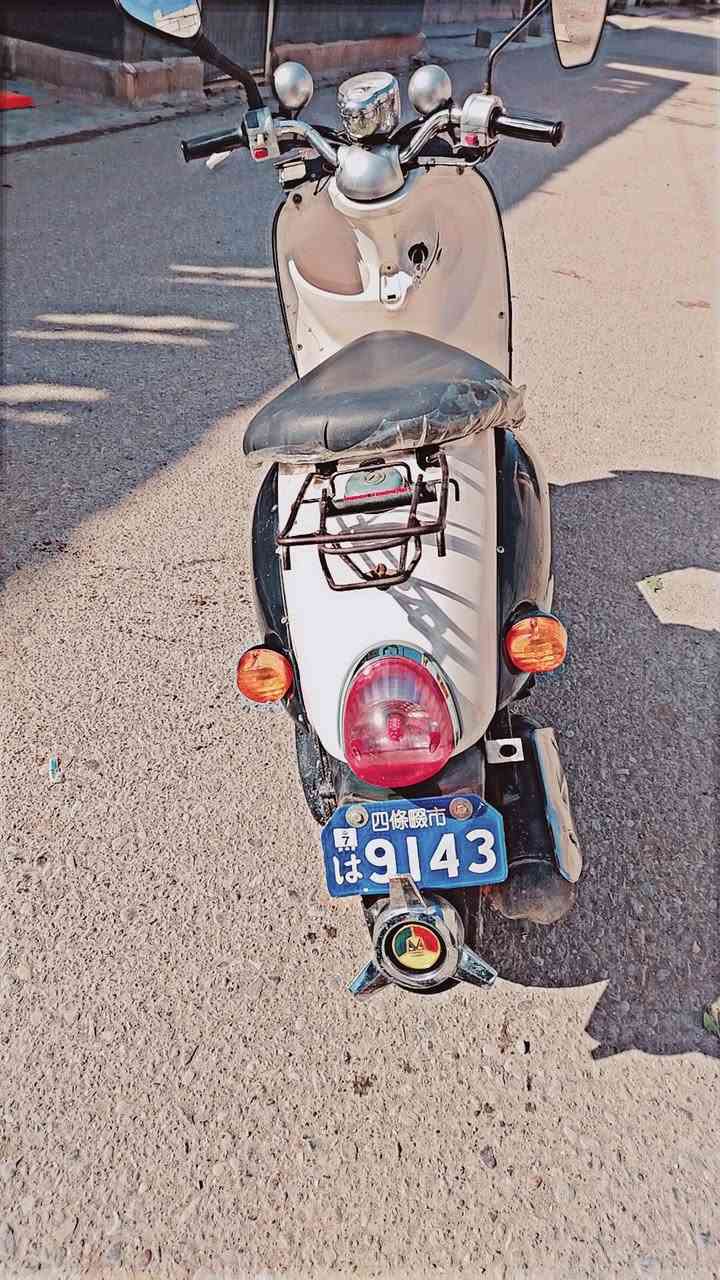 سلام عليكم البيع او مراوس ياماها فينو محرك ناعم شغال  نضيف اشاير هورن كله  العنوان ديالئ المقداديه لاتصال عل الرقم ***********
