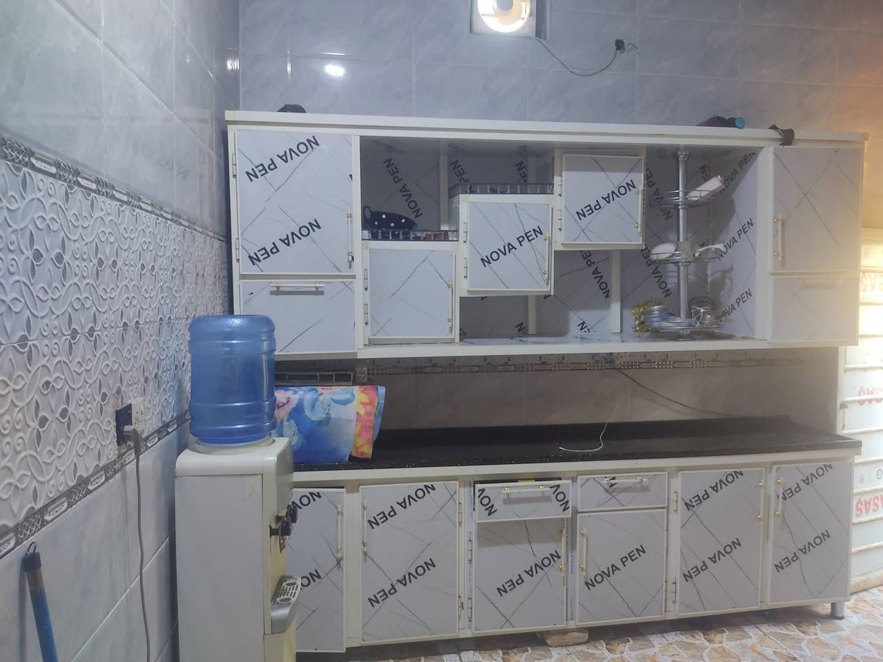كاونتر ٣ متر مرمر شغل مرتب ونظيف مع سنك متر ونص مرمر، سعر 700 كرمه علي شارع ابوصخير 
***********
