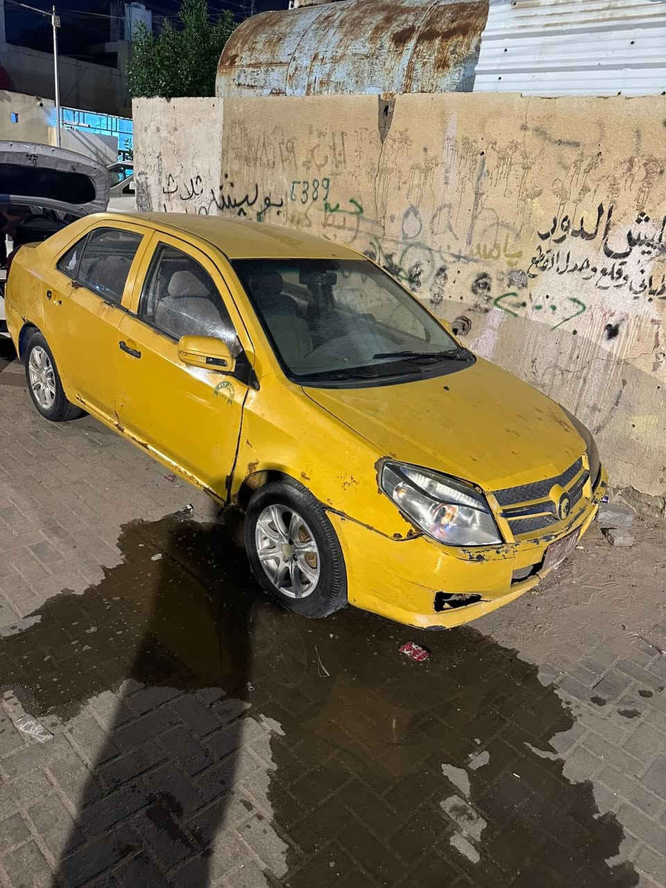 سيارة للبيع السعر 7 ورقات كهربائيات شغالة المكينة والكير بلاديات لا تنقيس ولا تبخير المكان البصرة ما متواجد بلفيس الشراي يجي واتساب *********** راعيهة ما اندلة
