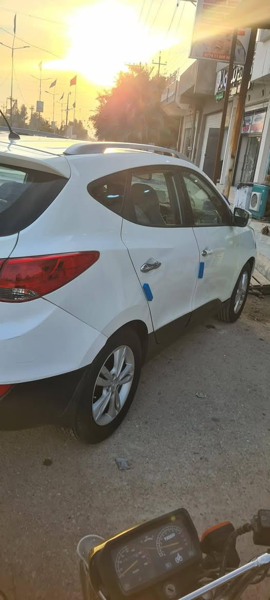 توسان 2011 الضرر موضح بالصورة صبغ مع تبديل باب السائق و محرك تجفيت شرط التنقيص و التبخير
رقم أربيل و السيارة بسمي
السعر ١٢٥
 المكان #طوزخورماتو 
للاستفسار
***********
