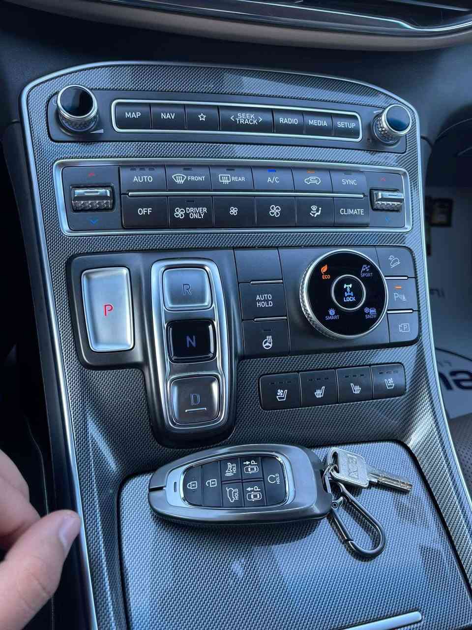 للبيع مستعجل جوه السوك   سنتافي هاي برد كالكرافي 2023 فول الفول اعله فئه
     المسافه 
رقم بغداد بأسمي ترقيم جديد

#المواصفات :
هاي برد" توربو 281 حصان (اقوى عزم من سته سلندر و اقتصادي)
  كير  8 نمر  دبل كلج 
  تشغيل بصمة و تشغيل عن بعد
بصمة دخول و بصمة خروج
السيارة تتقدم و تترجع من البصمة
   فتحة سقف بنوراما 
سقف كنتارا
_4_كامرات 360 درجة
    رادرات 360 درجة 
خاصية الاوتو بارك 
رادار امامي خلفي توقف ذاتي رادار جانبي تنبيه و نقاط عمياء
   جميع الكشنات كهرباء 
جميع الكشنات جلد
كشنات امامية تدفئة تبريد 
الكشنات الخلفية تدفئة
كشن سايق خزن وضعيات
مع بردات خلفية بلاد
   اشاير بالمري
مري شفط 
مري قلاب مع البك
  شاشة كبيرة معَ نظام سماعات هارمن كاردن 16 سماعة
مع نظام Apple CarPlay, Android Auto
ايضاً انارة محيطة داخل السيارة متغيرة الألوان 
مع نظام شحن وايرلس للهاتف
ايضاً اوامر صوتيه
  اربع انظمة قيادة (سبورت ،كومفورت ، ثلجي ، سمارت)
عداد السرعة في شاشة السائق يتغير حسب نظام القيادة
مع نظامHTRAC ( الدفع الرباعي)
مع نظام نزول المنحدرات
   هاند بريك بصمة
نظام اوتو هولد
 لايت امامي اربع عدسات زنون عالي ناصي مع لد نهاري 
بك لايت لد 
اشارة ترحيب عند الاقتراب من السيارة
 صندوك شفط كهرباء ايضاً فتح تلقائي 
  كامرات اشارة في شاشة السائق 
   ويل كب حجم 19
    نظام اطفاء و اعادة تشغيل الاقتصادي في الأزدحام 
     تدفئة بالستيرن ، شفتات بالستيرن

السعر218 و بيه مجال
مكاني السياره : بغداد الغزالية ***********
