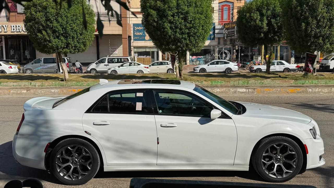 كرايسلر S300
مديل 2018 وارد كندي كلين تايتل مكفولة كفالة عامة
 مواصفات عادية بنوراما +كشنات كهرباء + تدفئة كشنات + تبريد قطعتين 
ماشية 111 الف كيلو متر
تخم تايرات جديد فايرستون ياباني 
السيارة اي نقص مابيها تشغل وتطلع 
￼ ‭***********‬
