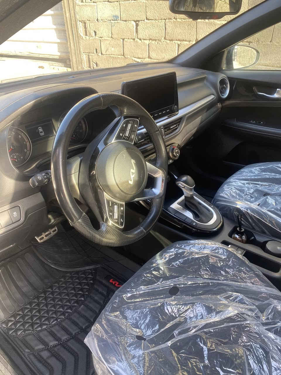 فورتي جي تي لاين 23 للبيع 
وارد امريكي داخله تقرير 
حادثها بل عراق جاملغ خلفي
وبيها طخه بل جاملغ الامامي ما مصلح
موجود بل منشور

محرك 2000 دوش

بصمه+ بصمات ثنين وياه
شاشه جبيره 

كشنات جلد

كامره دواره تحكمات

اشاره بلمرئي

حساس امامي خلفي

تحديد مسار

مثبت سرعه

قياده ثلاث وضعيات

رقمها بصره معوقين 
المعوق ولد شاب اخرس(بحاله جيده)
 السياره بدور الشرطه
السعر145 بيها  مجال بسيط
***********
