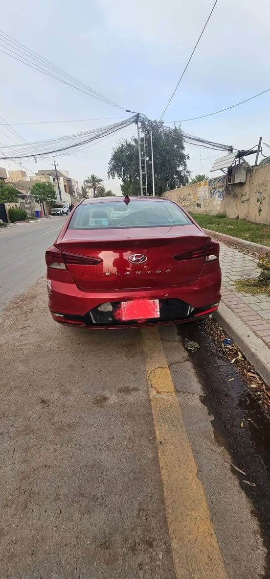 النترا  2019 وارد امريكي نص فول معروفه شنو مواصفاتها شاشه كبيره محرك وكير المرغوب وغيرها 
سياره بجم كبس بيها طخطخات بأمريكا من الجوانب  ومصبوغه الجوانب 
وبالعراق بيا ملاحظات وشخوط من صفحه وحده على حطتها 
هي بالاصل مصبوغ الجوانب فا ابيع حزام حتى ما دوخك 
سياره مشيتها كلش حلوه من النوادر تشوف سياره وارد مامشتغل بيها الجك مال محرك لان بجم كبس 
لأستفسار  الاتصال 
*********** واتس اب بغداد, العراق
