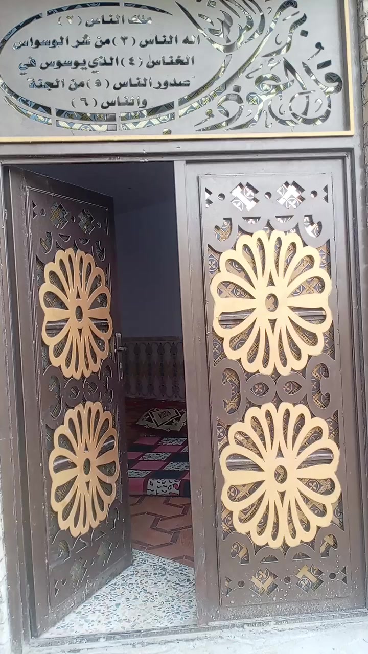 إسلام عليكم عندي قطعه أثمن ميت متر بيه تلاثه محلات وبيت  سند خمسه وعشرين 
*********** المراجعه خاص واتساب
