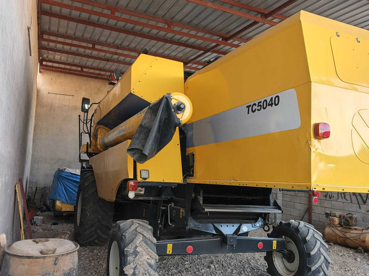 سلام عليكم حاصده نيهولند للبيع اربعه بلم موديل2020 tc 5040 رقم سليمانيه جديد مكفوله كفاله عامه  غراض بلادي مكينه مامفتوح رقم موبايل***********
