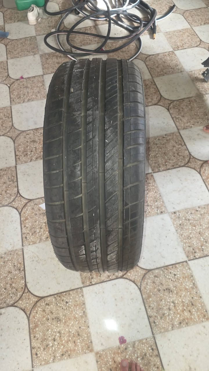 زوج تايرات جديد مال جيب مكان البصره الزبير ***********

