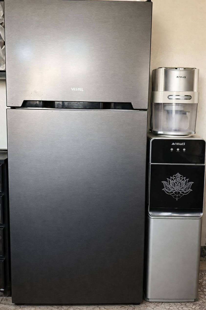 للبيع – طباخ وثلاجة بحالة ممتازة 🔥
🔹 طباخ
 • نظيف جدًا
 • استخدام خفيف
 • شغال 100% وما بيه أي مشاكل
 • السعر: 225
🔹 ثلاجة
 • نظيفة ومرتبة
 • تبريد قوي
 • شغالة تمام بدون أعطال
 • السعر: 350

📌 المعاينة متاحة
📌 السعر ثابت / قابل للنقاش البسيط
العنوان الموصل
***********
