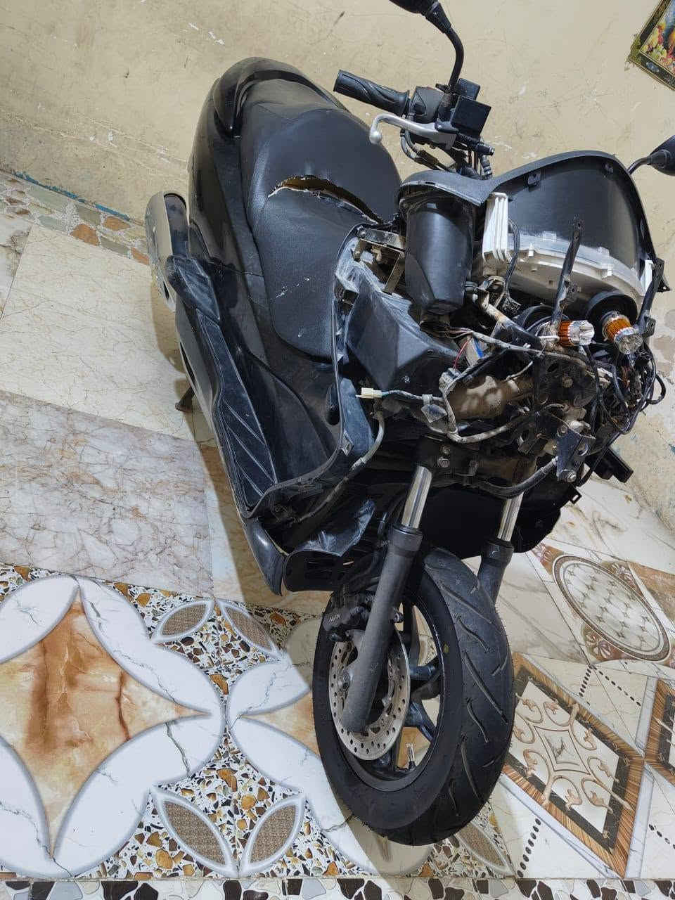 سلام عليكم فورزه 010 كوم حديد بيه حادث بس بجم حماوته تصعد/  سعر 400 بي مجال/واسط كوت حي الجهاد / اتصال  ***********...
