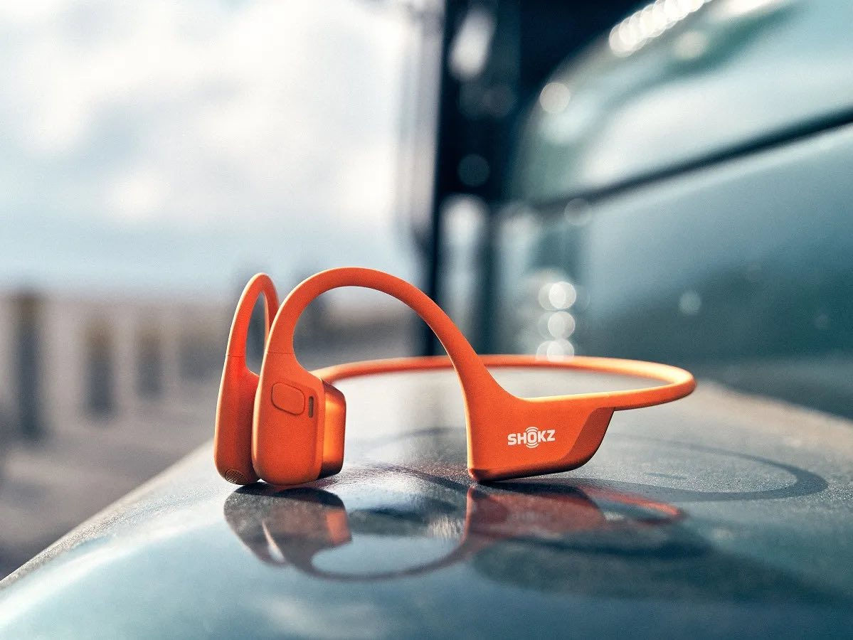 متوفر جديد
سماعات Shokz OpenRun Pro 2 الرياضية ذات التوصيل العظمي باللون البرتقالي.تستخدم السماعات تقنية التوصيل العظمي لنقل الصوت عبر عظام الوجنتين مع إبقاء الأذن مفتوحة للوعي بالمحيط.تتميز بتصميم مفتوح الأذن ووزن خفيف لتوفير الراحة أثناء الأنشطة الرياضية مثل الجري وركوب الدراجات.توفر السماعات مقاومة للماء والغبار بمعيار IP55، بالإضافة إلى عمر بطارية يصل إلى 12 ساعة من الاستماع المتواصل


**إذا كنت صاحب هذا الإعلان وتريد حذفه لأي سبب، رجاءا أرسل رسالة إلى الدعم الفني**