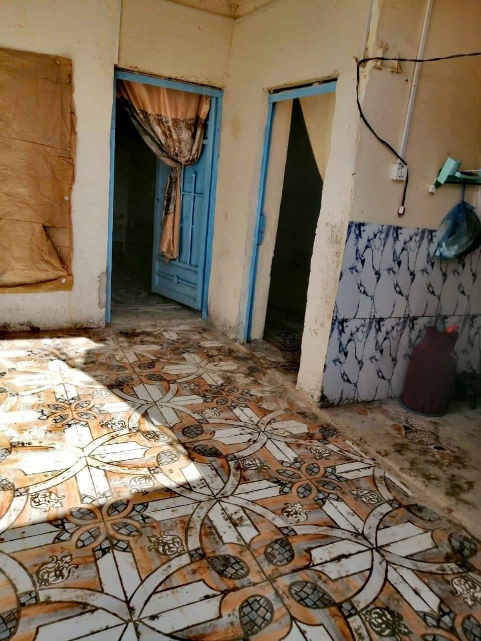 بيت لليجأر حاوي العباس تعبر شارع الوارد قريب الشط مال عائله صغيره الرقم ***********

