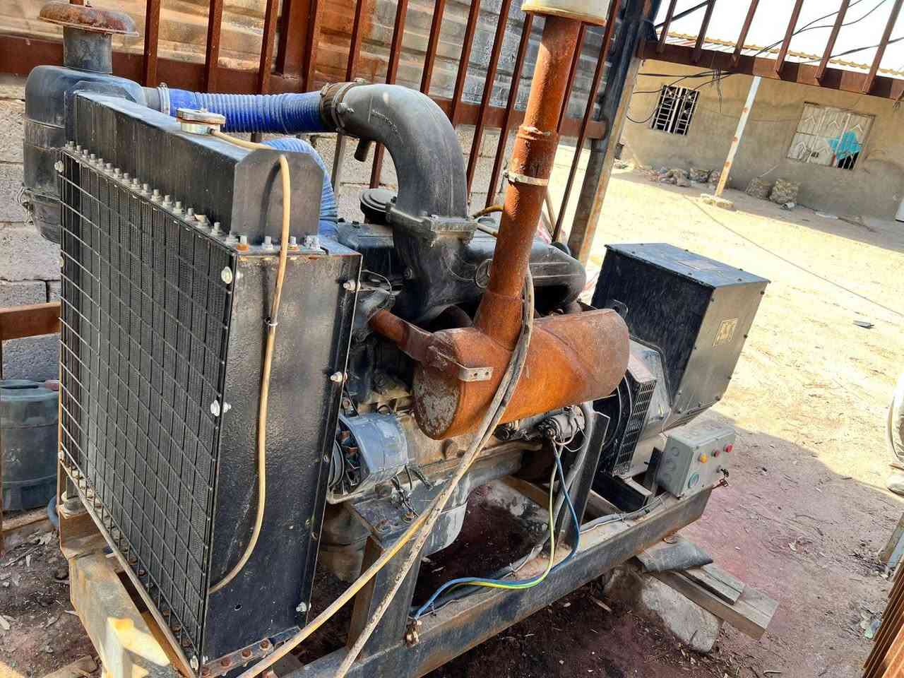 السلام عليكم 
موالده للبيع ابو ردين 6 سلندر 64 كيفي
للستفسار اتصل ع الرقم *********** بي واتساب
