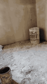 السلام عليكم الي محتاج خلفات بياض جص وبورك شغل درجه اولئ استلام مهندس كادر مكون 4 خلفات العمل فقط بغداد متواجد علئ الخاص  ***********
