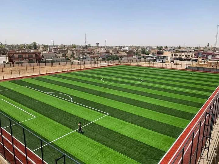 تعلن شركة السلام بتصميم افضل الاملاعب🔧
 بمواصفات إنشاء الملاعب الرياضية:
🔹 أعمدة حديدية قطر 3 إنج بسُمك 2 ملم
🔹 روابط حديدية قطر 2 إنج بسُمك 1.5 ملم
🔹 شد BRC مغلف بارتفاع 5 متر وسُمك 4 ملم
🔹 صب رباط كونكريت محيط بقياس 30×20
🔹 إنارة قوية من نوع LED عدد 12 بروجكتر بقدرة 400 واط
🔹 دهان الحديد بطبقتين مع اختيار اللون
🔹 تجهيز الأرضية بـ:

طبقة سبيس 10 سم

طبقة بحص 6 سم

طبقة صوف عازلة

طبقة رمل ناعم 2 سم + الحبيبات
🔹 شبكة تصريف مياه
🔹 تصنيع وتجهيز:

دكات احتياط

أهداف عدد 2

مساند لتقوية السياج

باب بقياس 1.5×2.5

شبكة هوائية للسقف نوع قطني
🔹 تسليم واير ستيل لتقوية الـ BRC خطين
🔹 أقواس وعددها حسب الاتفاق مع شبكة جانبية

📏 المقاسات المتوفرة:
▪️ خماسي: 22×42
▪️ سداسي: 25×45
▪️ سباعي: 30×50
▪️ تساعي: 40×70
▪️ ملعب مكبر: 65×100

🚛 التوصيل متوفر
📍 نغطي جميع محافظات العراق
👷‍♂️ فرق عمل متخصصة بخبرة 12 سنة
🌿 سياج عشبي تركي متوفر

📞 للحجز والاستفسار من الزر اسفل المنشور او على الارقا
***********– واتسا
***********– واتساب
