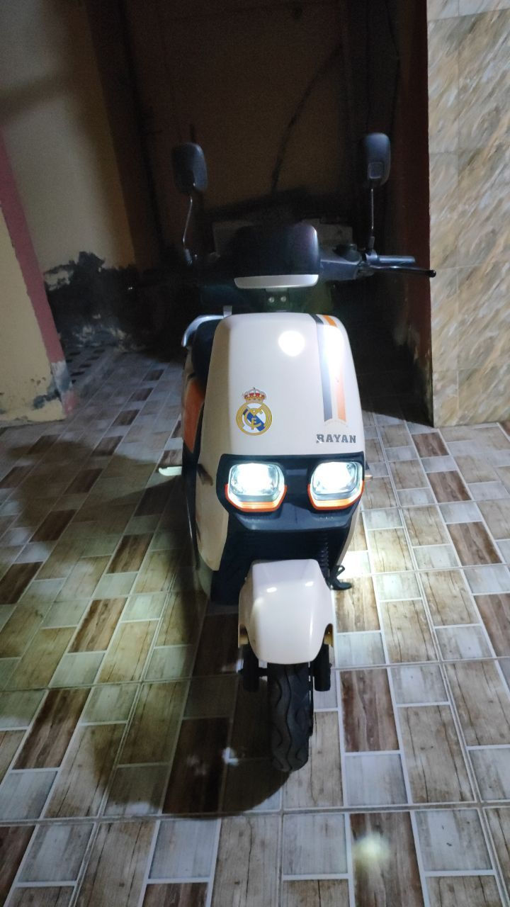 دراجه شحن للبيع
ماركه RAYAN رايان 
🔘دراجه 6بطاريات حجم كبير
🔘اضاءة led من الجوانب والخلف +اضويه 2زينون عالي و ناصي 
🔘دراجه استعمال نظيف وعلى ايد وحده من البيت للمدرسه 
🔘بطارياتها بلاديه 4 شغالات و2يحتاجن تبديل 
مكان الديوانيه 
 *********** السعر . اتصل على هذا الرقم وبيك خير ودلل
