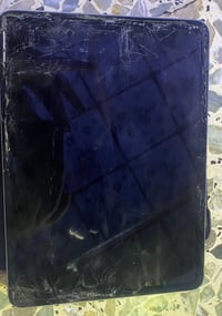 آيباد برو M1 • ١٢٨ • كسر بالكلاس