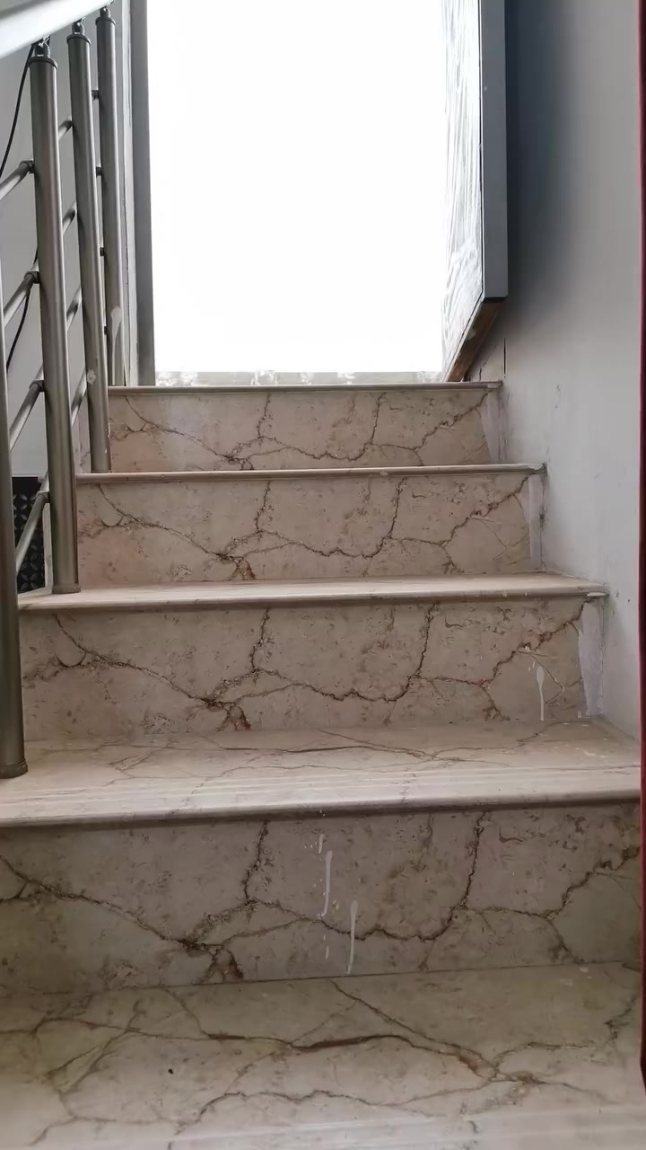 البيت للبيع المساحة100متر
السعر 40وبي مجال 
البناء طابوق نهروان صب كونكريت بناء درجه أولى السطح اوزكام
العنوان شارع الرادار بفرع الحسناوي منطقه حي الحسن 
الرقم ***********
بي غرفتين
