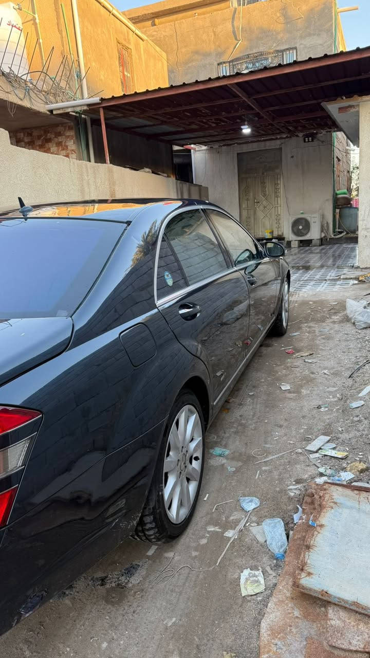 السلام وعليكم مارسيدس  اس  كلاس للبيع موديل 2007وارد ياباني  فول مواصفات سلايت روف طكتين خمس بردات خلفية كهرباء أربعة جام كهرباء أربعة ابواب شفط وجنطة شفط تحكم ستيرن جهتين ستيرن كهرباء كشنات كهرباء كشنات تدفئة تبريد امامية وخلفية ناظور ليلي لايتات زنون مكينة وكير و حدادية مكفولة نوزلات جديدة فيتبم جديد السيارة جاهزة صبغ قطعتين فقط باقي مكفولة غرفة جديدة لون اسود  تحويل ثاني يوم رقم بصره هزه جديده 
السعر 190 وبيها مجال *********** 
العنوان البصره ابي الخصيب
