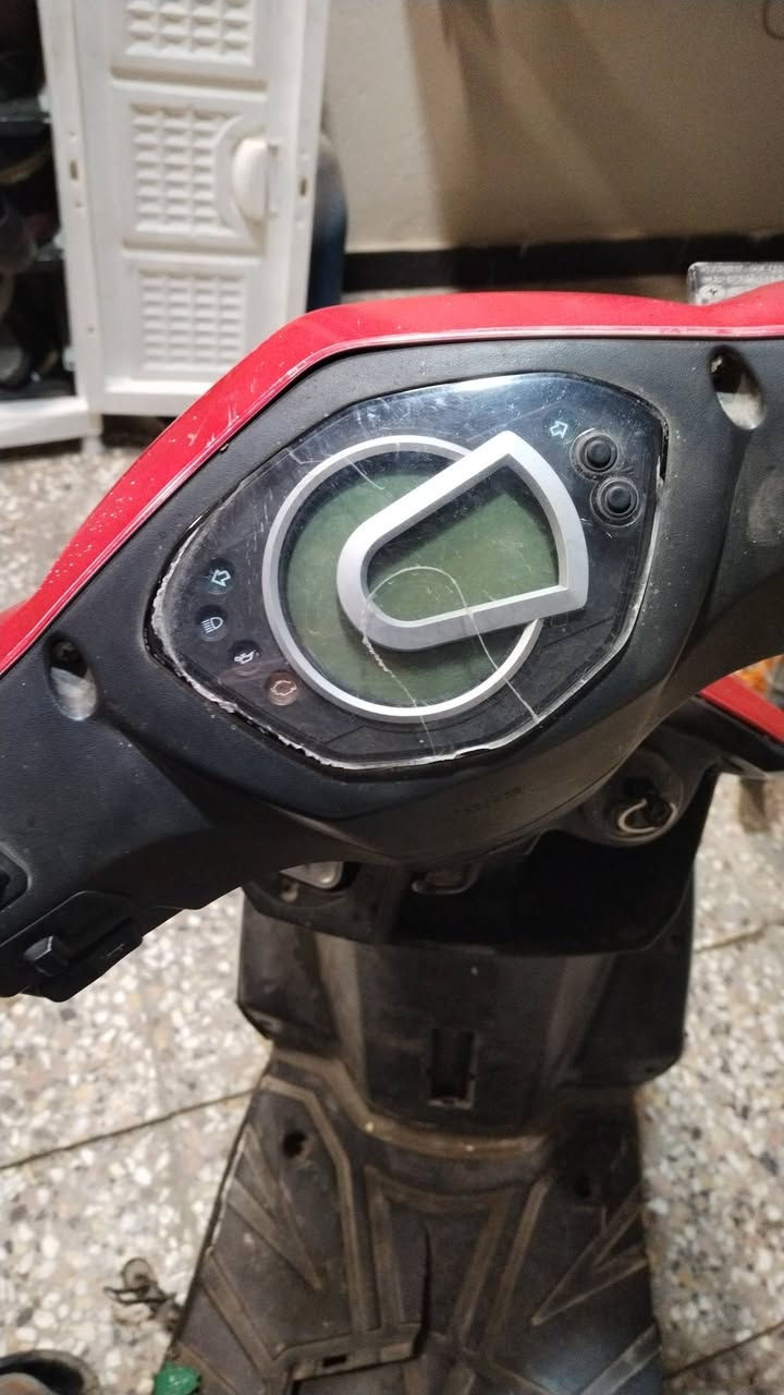 دراجة سيام RX 120km للبيع نقصها باتري وكتف شحن سعرها 300 وبيها مجال او مراوس مكاني بغداد البلديات ورقمي ***********
