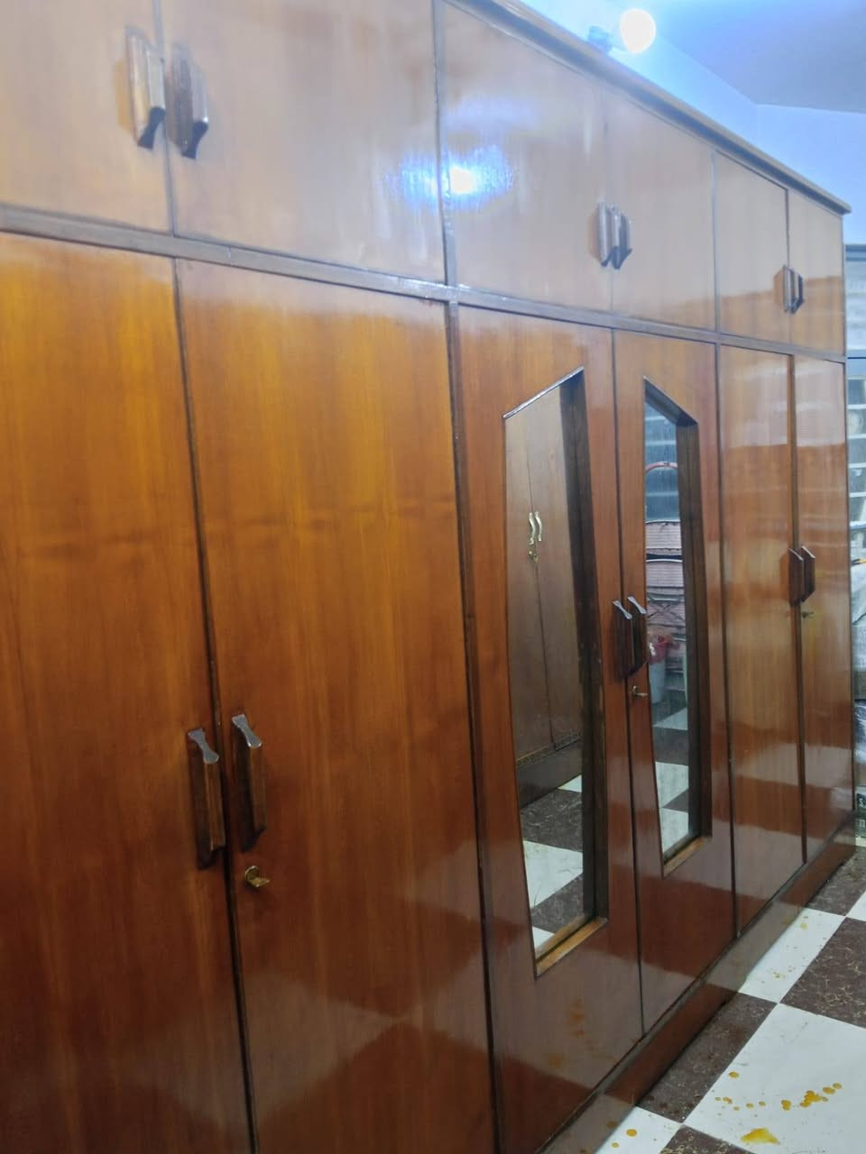 السلام عليكم..كنتور صاااج تكمه فول نظافة وهذا كدامك العنوان كربلاء حي المجتبى السعر 350 رقم الهاتف ***********
