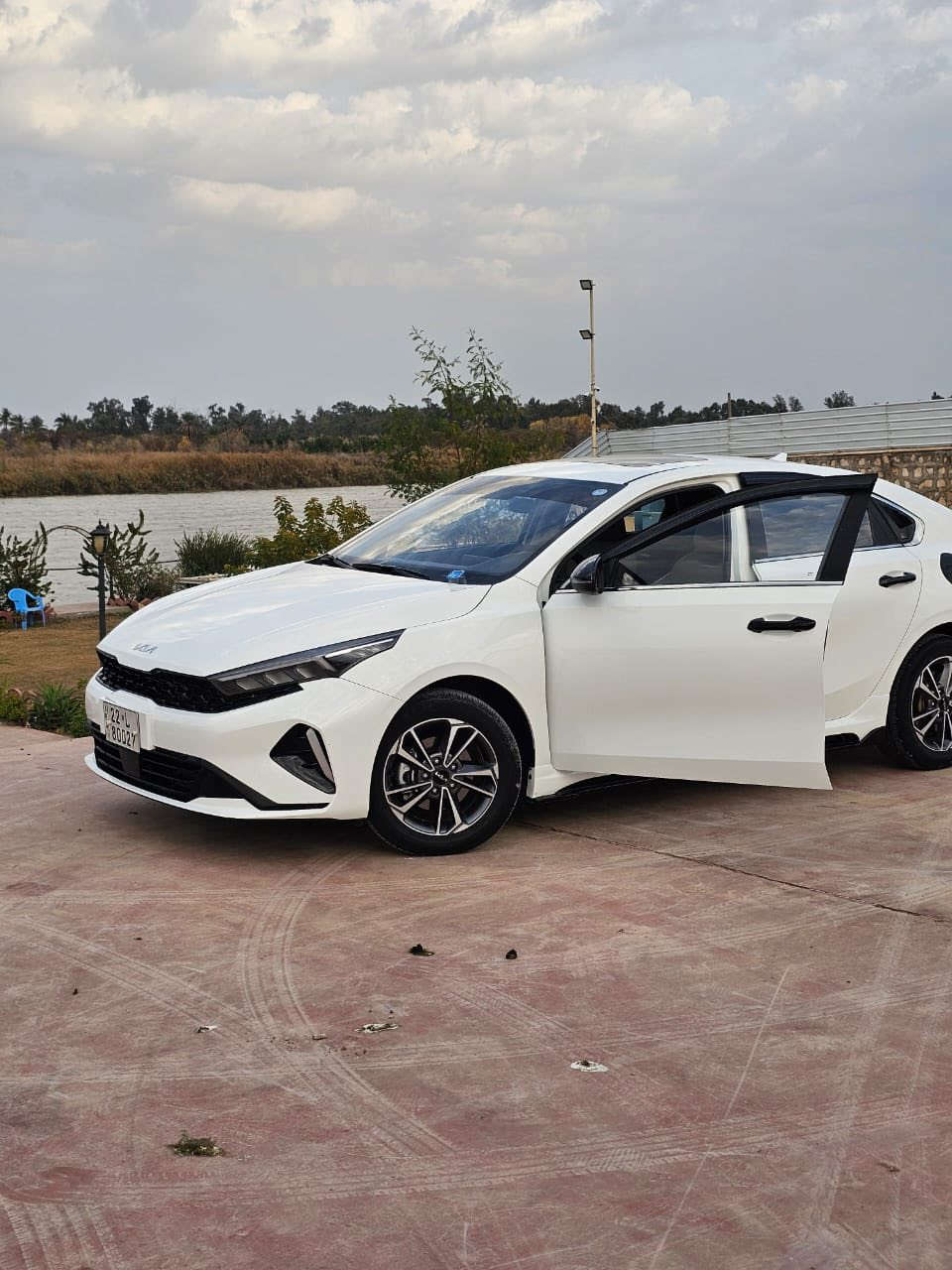 السلام عليكم K3 2022
للبيع السعر 135$
المواصفات 
تحكم ستيرن جهتين 
مثبت سرعه 
شاشه كبيره تدعم كاربلي 
عداد دجتل 
شحن لاسلكي 
كشنات جلد رصاصي 
اشاير بل مري 
فتحه سقف 
صندوق ذكي 
بصمه ابواب 
بصمه تشغيل 
اوتو هولد 
تبريد قطعتين 
اريل نفكيشن 
اربع مودات قياده 
نظام ترحيب 
تبريد شاشه لمس 
فول سستم ارباك 
بكلايت لد 
شاشه دجتل 
هندبريل بصمه 
السياره بيها بارد بل جاملغ الخلفي الايسر 
رقم اربيل و تحويل مباشر عندي وكاله عامه 
مكان السياره الدورة شارع ابو طياره
السياره جديدة بمعنى الكلمه استخدام بيت فقط ماشيه 72الف 
للاستفسار اتصال فقط على الهاتف 
***********
