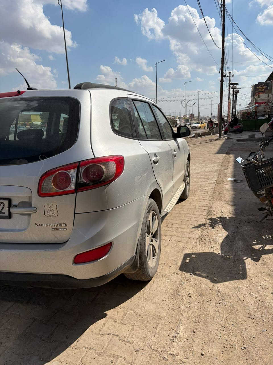 سنتافي امريكي موديل ٢.١١
٤ سلندر 
بيها قطعة صبغ وحده  بدون دواخل
٢٤٠٠ مكينة
٥ مقاعد
بيها منظومه غاز كاملة
***********
***********
