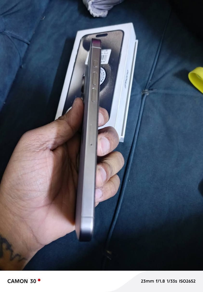 السلام عليكم ايفون 15 برو ماكس الذاكره ٢٥٦ بطاريه ٨٦ الجهاز جديد ما داخل تصليح غراضه كامله نموذج M  ماستر  السعر مليون و بي مجال ‏‪***********‬‏ الكفائات مال العبيدي قرب مدرسه بغداد
