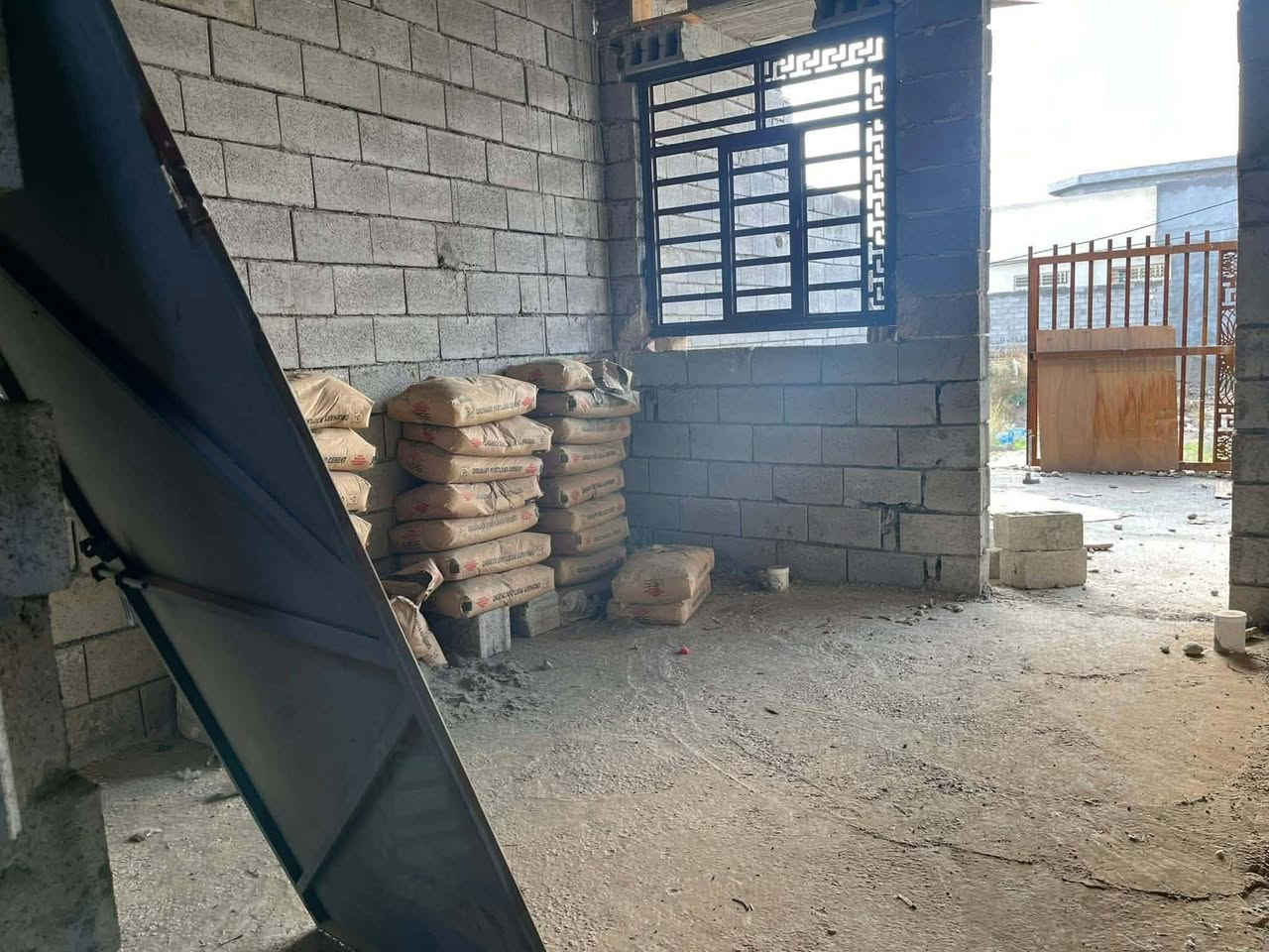 السلام عليكم للبيع هيكل ١٥٠متر غرفتين وصاله ومطبخ وصحيات واستقبال  الجمعيه الثالثه سند زراعي تحويل بسم المشتري مباشر ملاحظه 
1. لدينا عروض كثيره وبمختلف المساحات
 للاستفسار عن السعر والتفاصيل الاخرى مرسله الصفحه او اتصال على الرقم ***********
