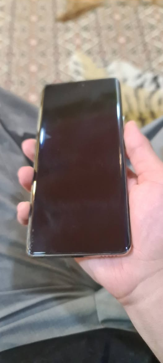 HONOR X9c.      مبايل. ذاكره.   256 ***********    للبيع سعر300بي مجال قليل بي طكه خفيفه بل شاشه.  بطاريه600060 البصرة, العراق
