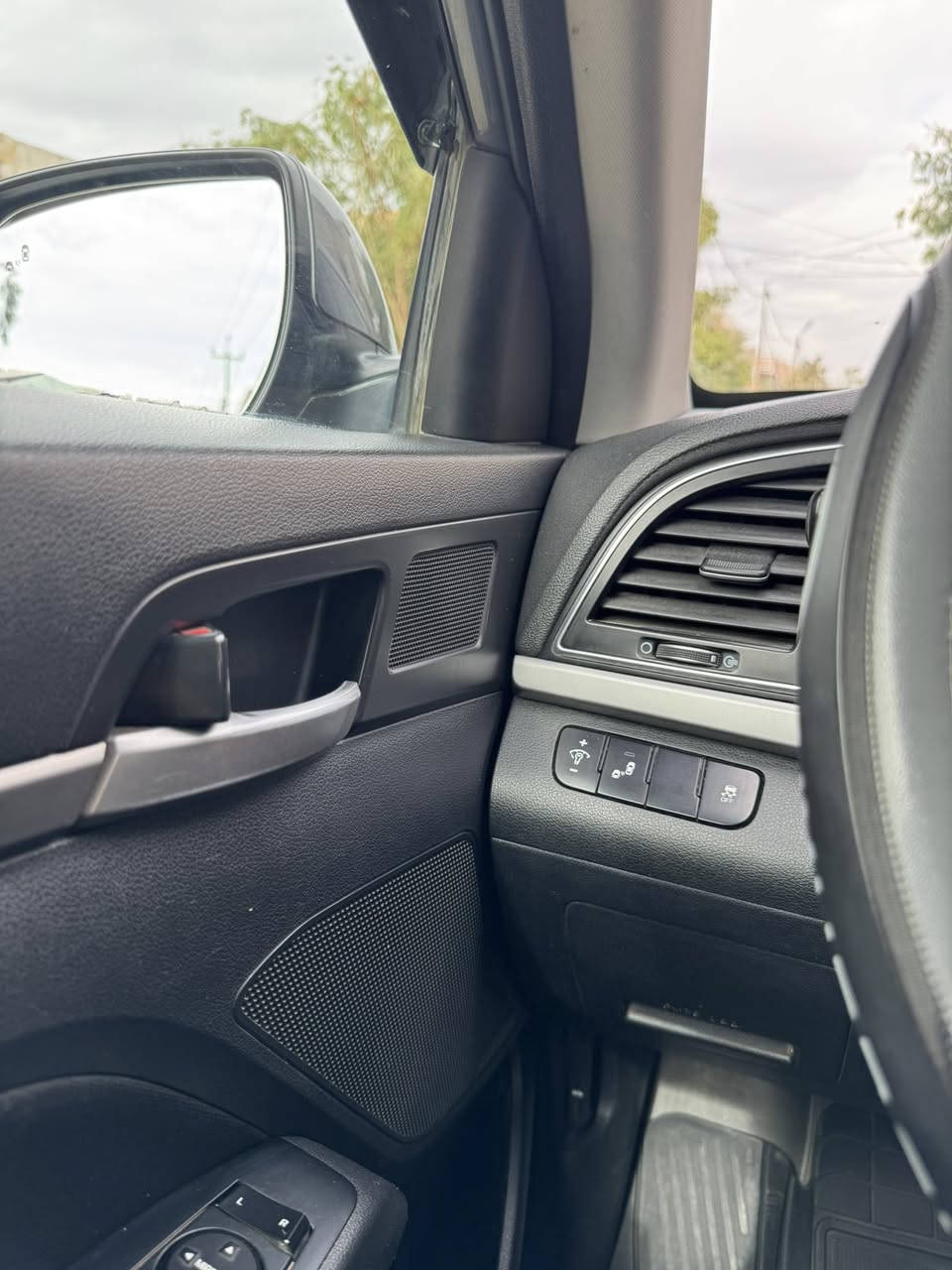 النترة امريكي 17 فول عدا الفتحة والبصمة بدون   داوخل  بدون ارباك
مكينة 2000 دوش

كير مكفول 

شاشه لمس

شاشة عطلات

تبريد ابيانو فول 

كشن السايق كهربائي

كشنات الصدر تدفئه

فول تحكم استيرن

بلوتوث

اوامر صوتية

رادارات جانبية خلفية

يدات نيكل اصلي 

كامرة خلفيه دوارة

اشاير مري

مانع انزلاق

السيارة ترايهه ايخبل ومحرك ناعم 

وبلعافيه الياخذة مال جني

مواصفات حلوه عدا الفتحة

والبصمه حادث خلفي جاملغ خلف السايق وشوية من الباب صبغ لتفاصيل اكثر راسل الصفحة 

السعر ١٢٥


**إذا كنت صاحب هذا الإعلان وتريد حذفه لأي سبب، رجاءا أرسل رسالة إلى الدعم الفني**