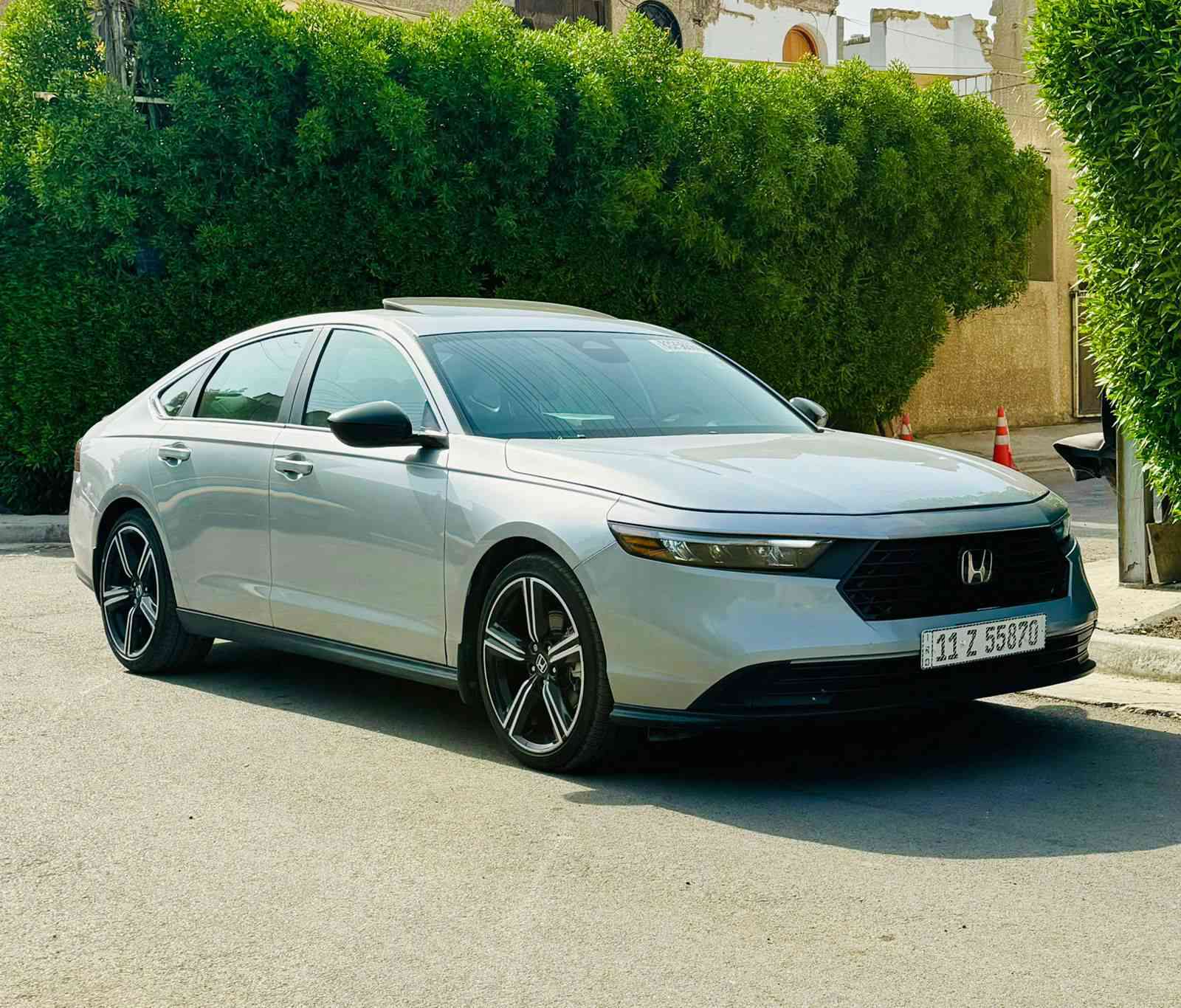 (رقم بغداد سنويه بسمي)
تحويل مباشر 
للبيع هوندا اكورد هايبرد موديل 2024 
 فئه sportمواصفات:- مكينه 2000 هايبرد بصمه/بصمه ابواب/فتحه سقف / رادارات اماميه وخلفيه وجانبيه /كراسي كهرباء /تشغيل عن بعد /شاشه كبيره/كامره دواره/فول تحكم ستيرن/تحديد مسار/اوتو هولد/سايد بريك بصمه/كار بلي
وبعد هوايه مواصفات
ماشيه 15 الف مايل فقط 
جديده كلش حلوه سياره كل نقص مابيها سياره 

وارد امريكي حادثه فقط نص  دعاميه اماميه وبارد بلجاملغ فقط وشخط  خفيف بلباب اثر تحميل وراجع كارت 
وعلفحص وين ميحب المشتري
صور الحادث ورقم الشاصي موجوده بلمنشور
الاستفسار الاتصال على الرقم 
*********** اتصال 
*********** واتساب
