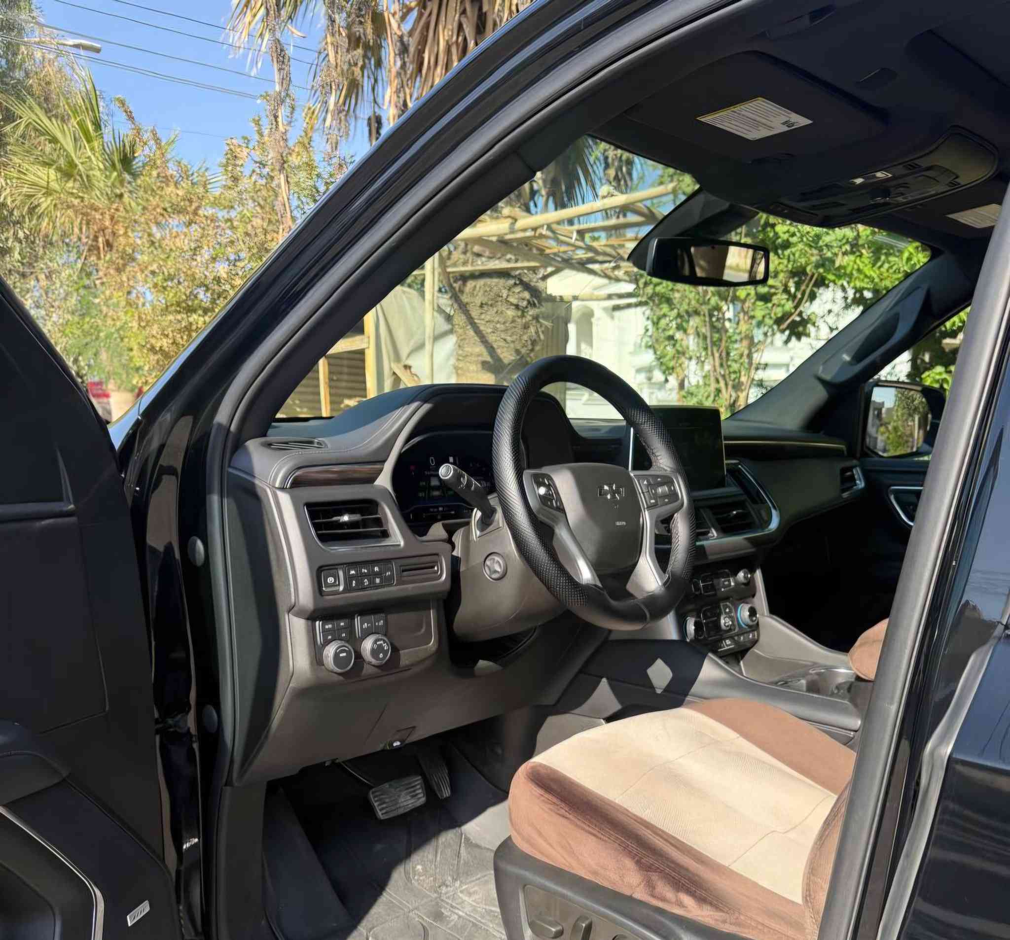 السلام عليكم من رخصه الادمن ، للبيع :
تاهو،وارد أمريكي ،2022،فئة[ Z 71]مواصفاتها اعلى من الLs  والLT
كفالة عامه[دعامية للدعامية] (كلين تايتل)
محرك ،گير شرط . حجم المحرك 5.3.
*الدعامية الامامية و البونيد و الجاملغين الاماميات ،،ملغفة ب PPF,
*بانوراما،كاميرا360، كيج الكتروني ،شاشة وسطية كبيره، كشنات هيتر
*طبعا دبل اكسل
*باب خلفي كهربائي
*الكشنات الخلفية كهربائي
*السياره ماشية ،117الف كليو متر = 72 الف ميل ماشية قابله للزياده
السعر :495 ورقه ،مع مجال بسيط 
مكان السيارة :كركوك + اربيل 
للتواصل :*********** واتس اپ
