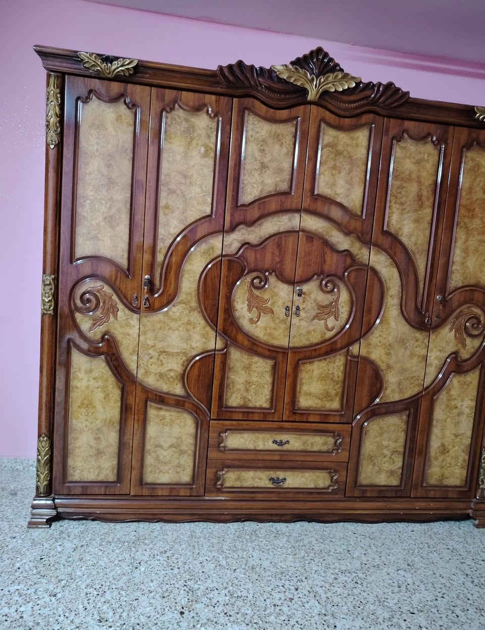 سلام عليكم
غرفه تركي مستعمله للبيع تتكون من ٦ قطع نضيفه جداََ وبسعر مناسب للإستفسار اتصال ***********
