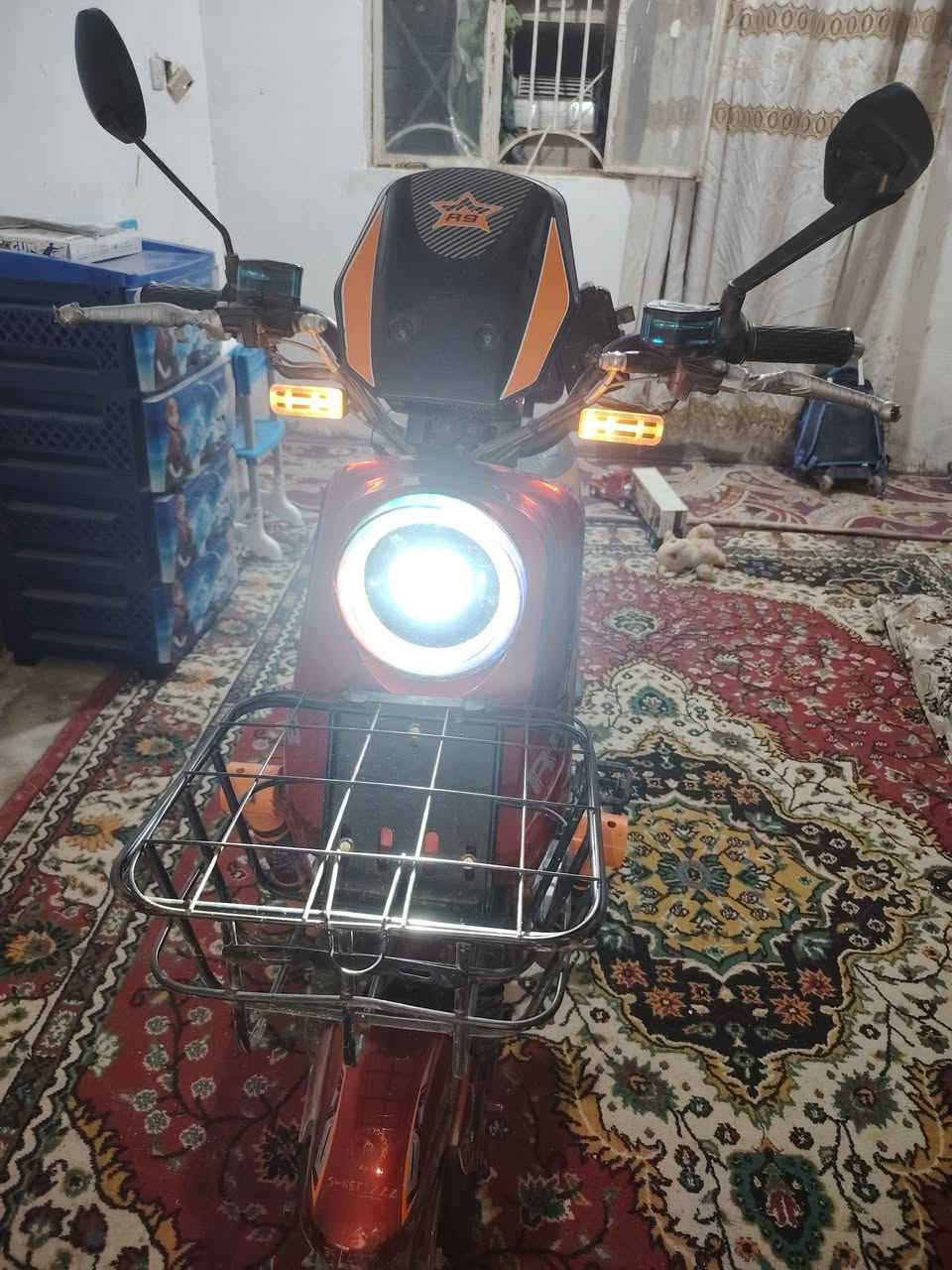 دراجه شحن R9
دراجه نضيفه وبيهه 5 بطاريات وبيهه شي بسيط القبغ مال دواسه واكع فقط السعر الدراجه 550 وبيهه مجال بسيط حك الجيه العنوان ديالى بعقوبه جديده الشط 
التواصل واتساب ***********
