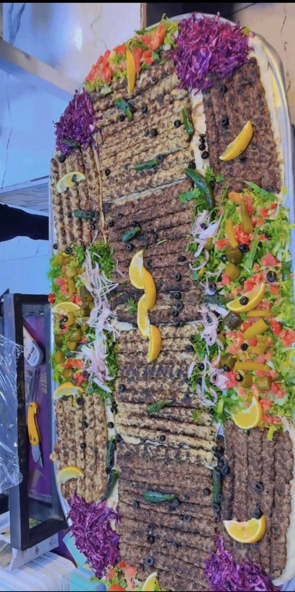 كباب عبدالكريم الحلبوسي
يقدم لكم كل ماهو جديد 
كباب لحم غنم كباب دجاج ذبح كافة مشويات 
اجنحه على تمن احمر 
خلال شهر رمضان مبارك 
نقدم لكم وجبة افطار 
وجبة سحور


**إذا كنت صاحب هذا الإعلان وتريد حذفه لأي سبب، رجاءا أرسل رسالة إلى الدعم الفني**