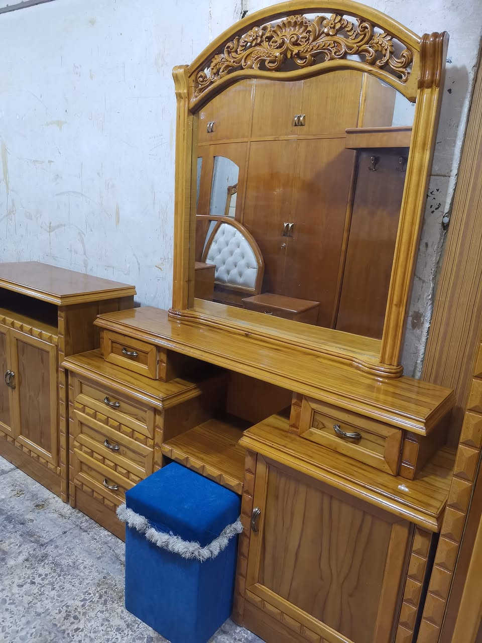 صاج داخل وخارج مستعمل اخت الجديده النقش كل الغرفه زان مصري للحجز والتواصل علئ الهاتف او واتساب *********** بغداد السيديه حي الاعلام شارع قطر الندئ
