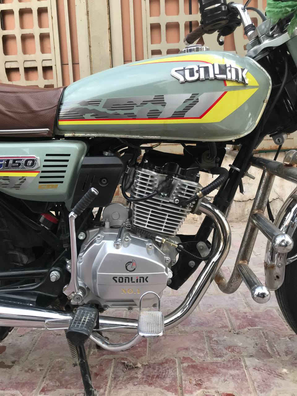 سلام عليكم
دراجه ايراني طك كارتون جديده 2023 سونك الاصلي 

دراجه مختمه من طول لطول 

دراجه كامله كهربائيات كله شغاله

تخم تايرات امامي خلفي جديد الله شاهد نوعيه راقيه شادله 

دراجه مال بيت ما مشتغله دلفري الله شاهد

الدهن الي اديره ام زويل 15 ويورل الهولندي 

جديده بمعنه الكلمه شلعه ومعدل اذا غير هذا 

الكلام لتاخذه 

رون كهربائي اشاير لد 

بكلايت خلفي لد مع رون 

ماصده امامي لد لايت يخبل مالته 

رقم الهاتف *********** 

المكان بغداد الكريعات
