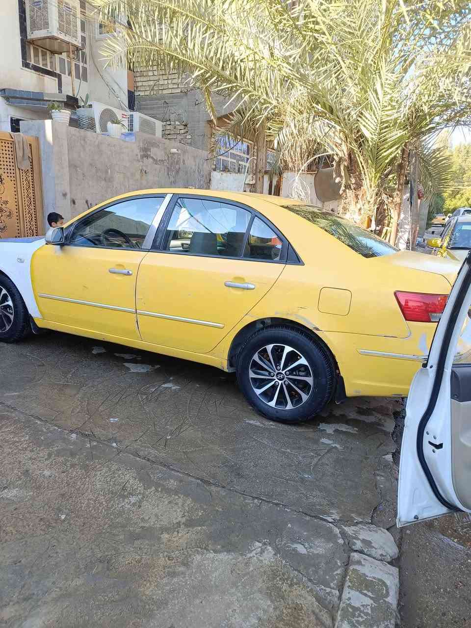 سلام عليكم سوناتا موديل 2012 وارد كوري محرك الفين كير بي عتة ويمشي بشكل طبيعي ومحرك  بي صوت بطل تخم تاير هوة ول اويالة جديد رقم بغداد مصفرة هيئة وغرامات سنوية 29 سيارة بدون ضربة ابد واحلة من الصور امانت اللة السعر 80وبيهة مجال للطيبين رقم الهاتف *********** بغداد *********** وذني البدلتهن كدامكم مو حلوات
