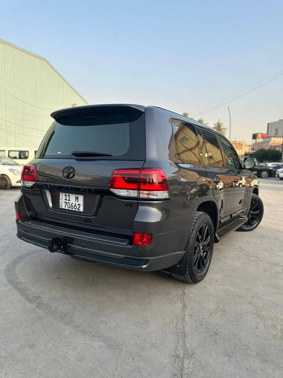 السلام عليكم 

للبيع فقط
لاند كروز  2018 
رقم بغداد
6 سلندر 
فئة gxr 
شركة المهند 
ماشيه 150.000km
بيه بارد بلجاملغ الامامي شويه 
وباقي السياره مكفول كفاله عامه
معروفة مواصفات السيارة 
السعر 41.000 وبيه مجال كلش بسيط مكاني بغداد الاعظمية 
للاستفسار اتصال او واتساب /***********
