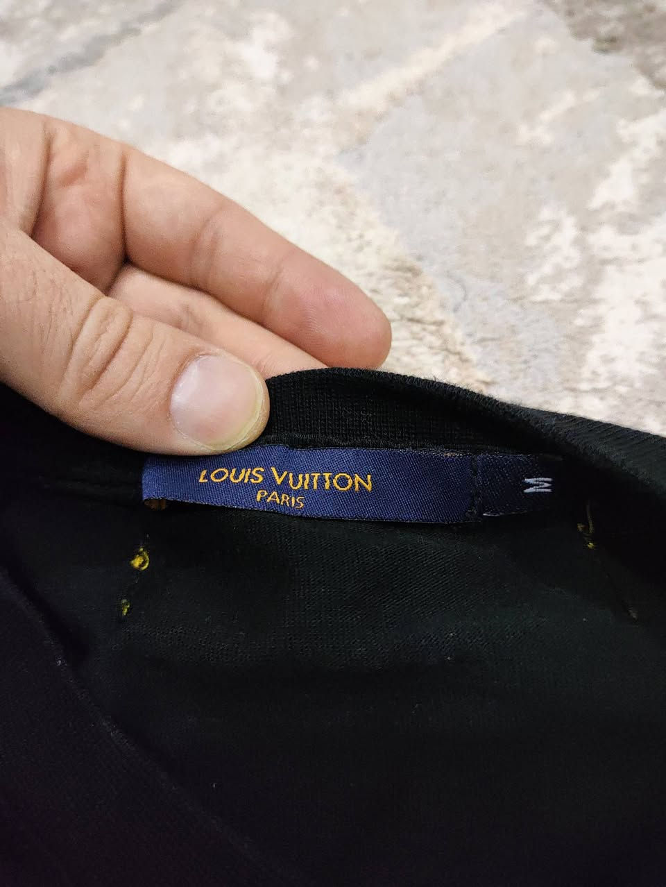 Luis Vuitton 
ماستر كواليتي 
57cm عرض الصدر
72cm الطول 
الخامة قطنية 
يتوفر توصيل لجميع محافظات العراق 🚙


**إذا كنت صاحب هذا الإعلان وتريد حذفه لأي سبب، رجاءا أرسل رسالة إلى الدعم الفني**