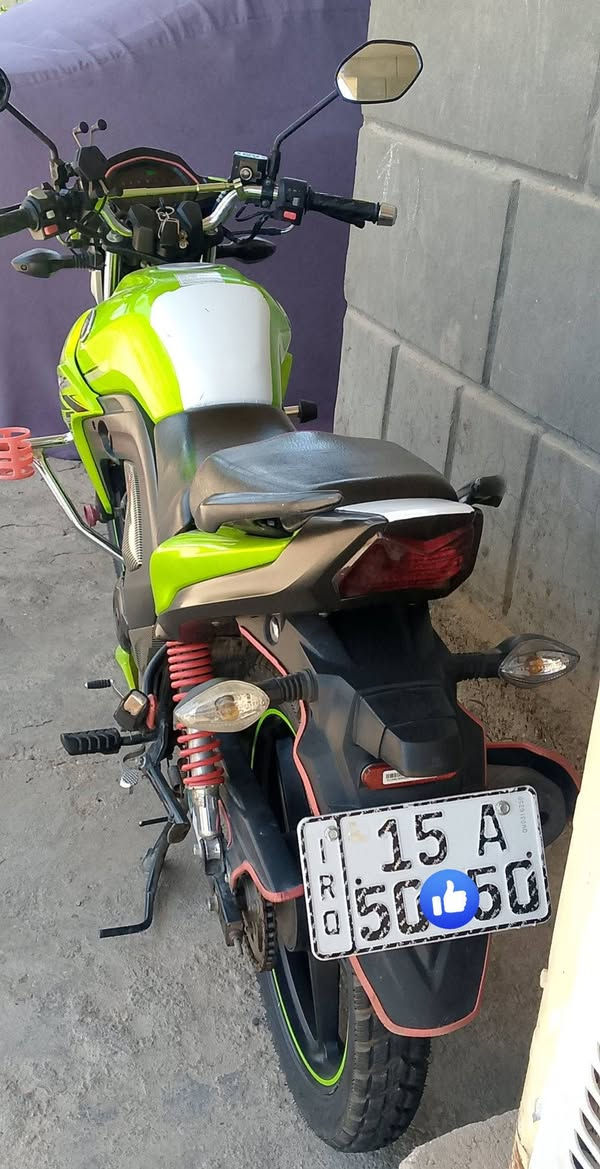 السلام عليكم 
هاوجي للبيع موديل 23 
مسجل وكامل بأسمي ورقم مميز 
السعر18 ونص
مكاني الصوفية 
*********** واتساب
