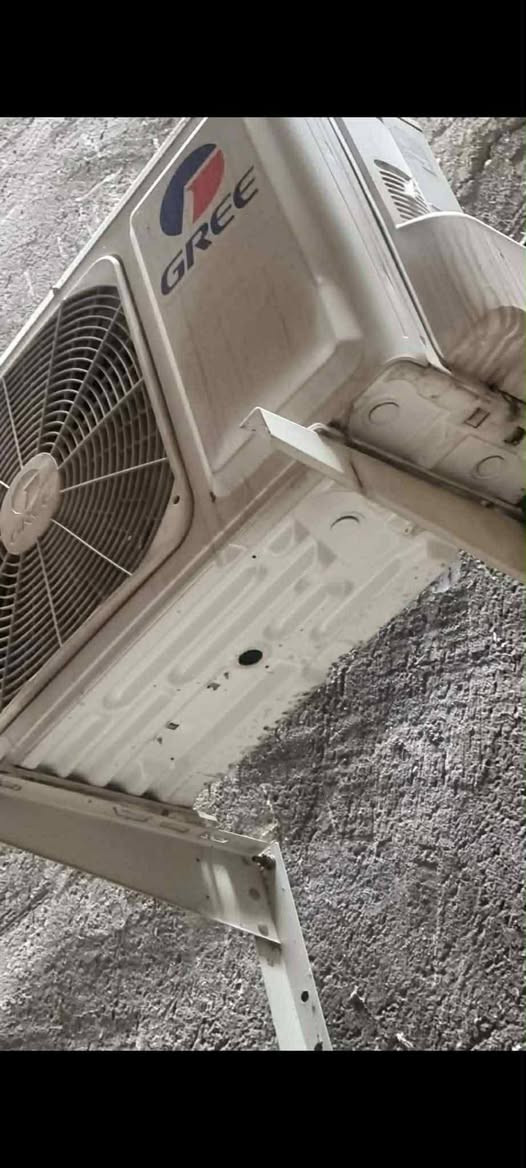 ثلاثة سبالت للبيع النوع گري حجم طن واحد كلهم نفس الشكل النزلته فول نظاافة وشررط شغال كلو اسبوع ضمان بعد الشد...بارد ثلج وتدفئة فول..
ألسعر راسلوني خاص او اكون اسفل ألمنشور مكتوب مراسلة


**إذا كنت صاحب هذا الإعلان وتريد حذفه لأي سبب، رجاءا أرسل رسالة إلى الدعم الفني**