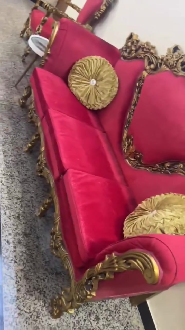 طقم ملكي جيد جدا العمارة المركز ***********
