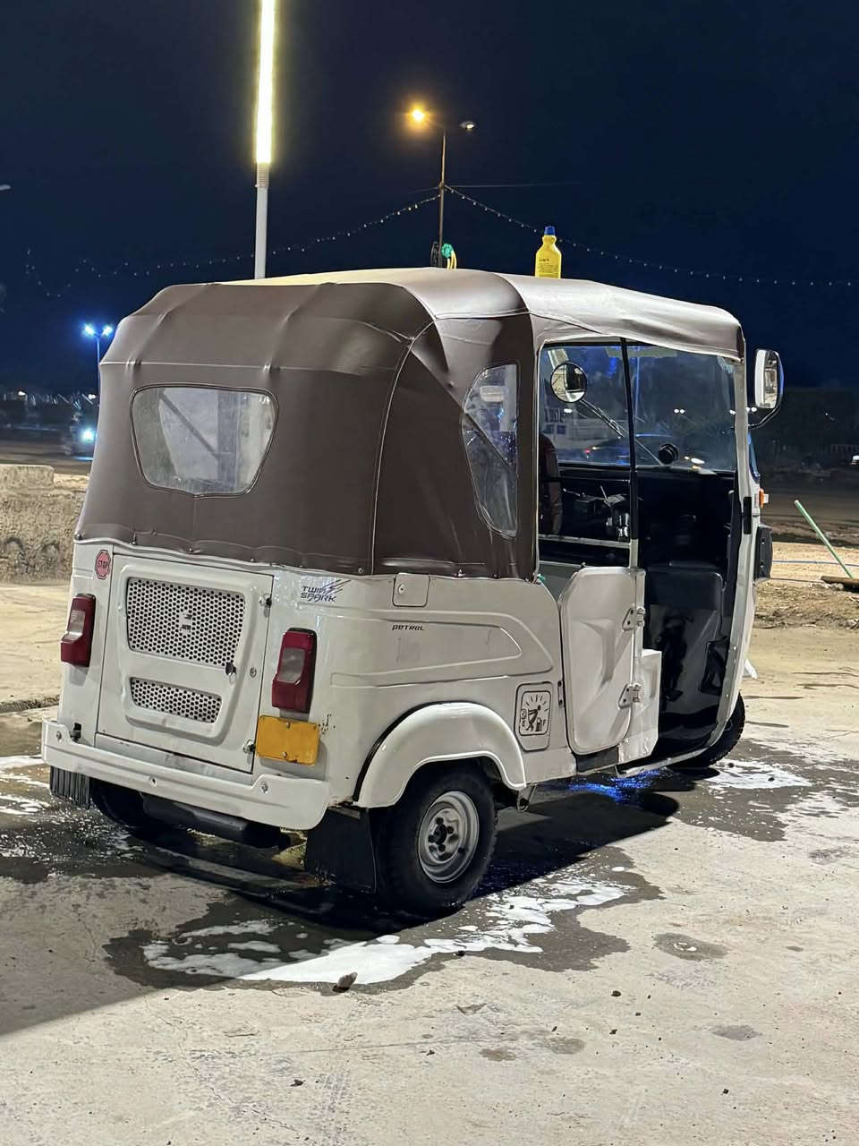 السلام عليكم 
تكتك ٢١ رقم كربلاء كفاله عامه محرك وكشر تحويل مشروع وطني 
بس بيهه شوية ملاحضات بسيطه 
مكاني بغداد المحموديه 
سعر ٧٥٠٠ وبيها مجال 
*********** اتصل وبخدمتك
