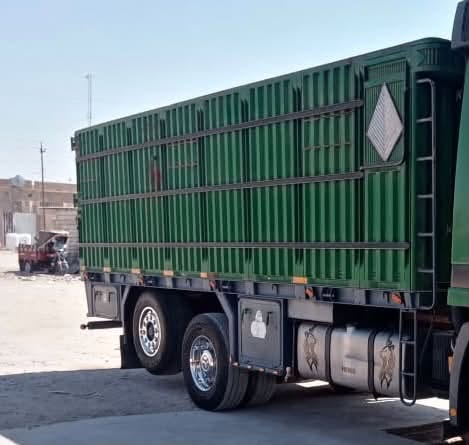 السلام عليكم للبيع بدي حدادي صندوق حدادة الموصل الطول سبعه اوربع ارتفاع مترتين مقطوره طول ثمانيه إلا ربع ارتفاع مترتين تاير نص عمر قطرت اخياس مابيهن جوادر شتوي اوصيفي باقي تفاصيل ***********//***********
