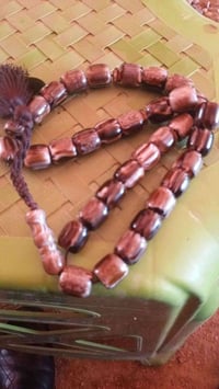 سبحة • خشب متحجر • قيمة