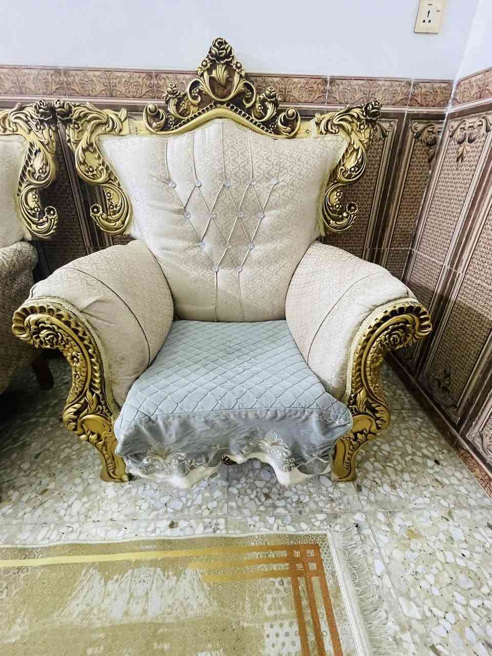 السلام عليكم تخم للبيع ملكي نضيف اي ضرر ما بيه وثكيل كلش ٨ مقاعد وياه مفرش هديه السعر ٢٥٠ العنوان البلديات الرقم *********** واتساب فقط
