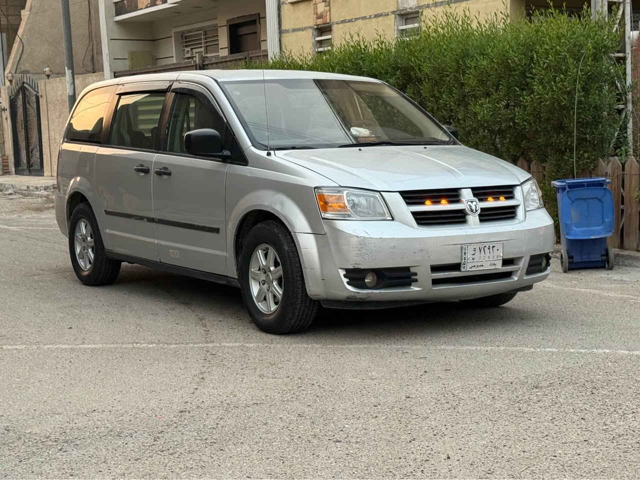 السلام عليكم 
دوج كرفان 2008 
محرك 6 سلندر وعليه منضومه غاز 
وارد امريكي حادثه قبغ جنطه فقط وهنا بلعراق بيه باب وجاملغ اماميات جهه السايق باقي السياره كفاله بدون ضربه وبدون صبغ سياره جاهزه كير ومحرك مكفولات صدر امامي وخلفي نضيف تخم تاير نضيف كهربائيات كله جاهزه تبريد ثلاث قطع ثلج كشنات سياحي الغرفه كله مغلفه وجديده السياره بدون نقص الحمدلله معروضه ب ( 96$ ) وبيه مجال بسيط مكاني بغداد الدوره نهايه شارع 60 للاستفسار *********** بغداد, العراق
