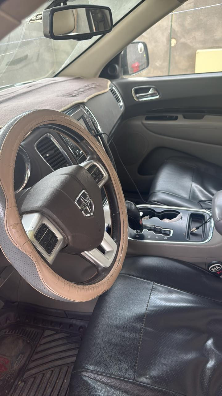 دودج دورنكو 2012 crew
وارد كندي مكفولة وصار بيها خياس بالبيبان بالعراق وصار صبغ بالبيبان 
السعر 180
ماشية 210000km

***********
